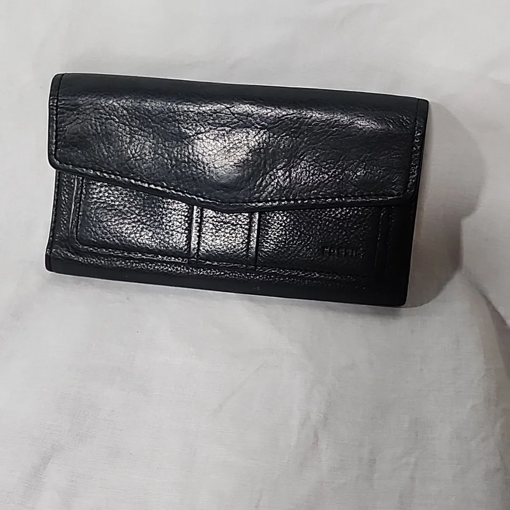 🤍 Vintage Fossil trifold checkbook wallet